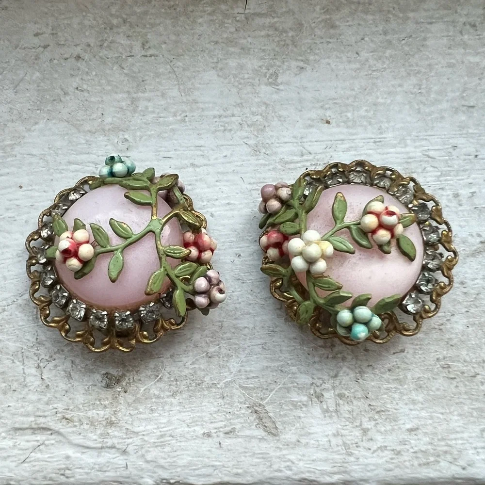 *Rare Find* 1940’s Vintage Flower clip-on earrings and matching cuff - Picture 2 of 13